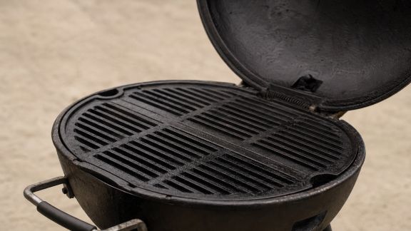 Bien entretenir un barbecue en fonte : conseils pratiques et précautions