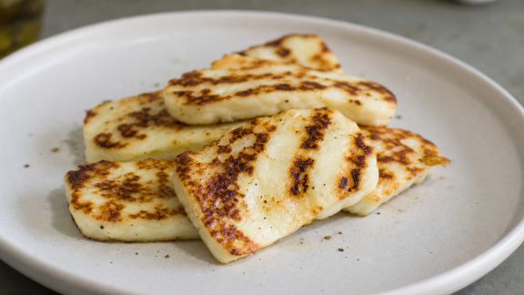 Cuisson réussie : éviter les erreurs fréquentes avec le halloumi grillé