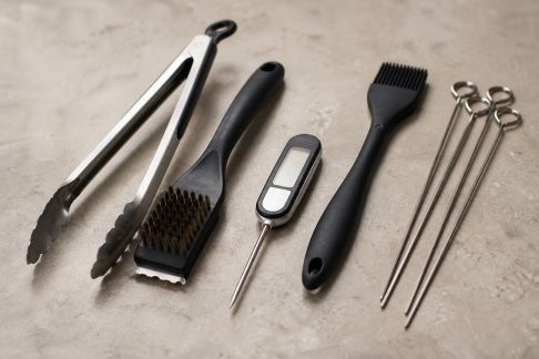 Cinq ustensiles malins pour des grillades parfaitement maîtrisées