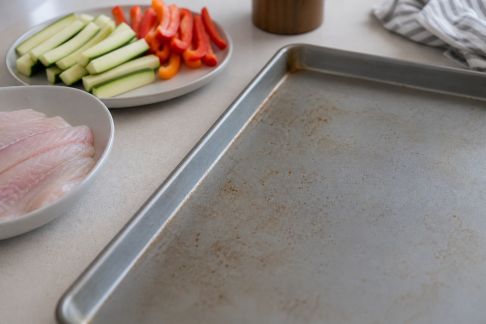 Erreurs fréquentes à éviter pour ne pas coller les aliments sur la plaque
