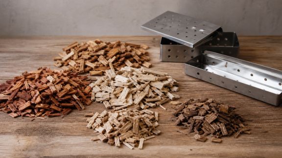 Guide des copeaux de bois et boîtes à fumage pour sublimer vos grillades