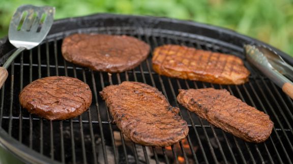 Comparatif : steaks végétaux pour barbecue, lequel choisir ?