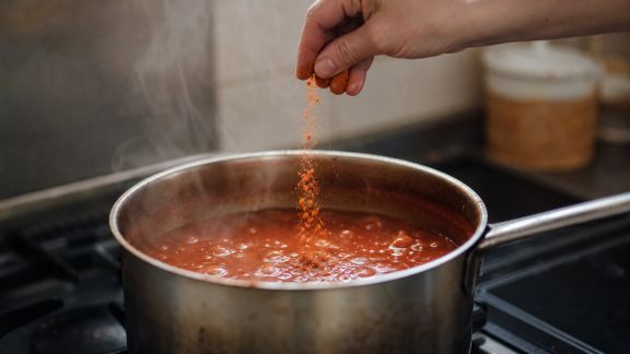 Quand ajouter les épices pour une sauce qui révèle tous les arômes
