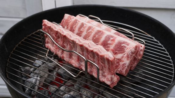 Supports pour côtes et ribs : quels bénéfices pour vos barbecues ?
