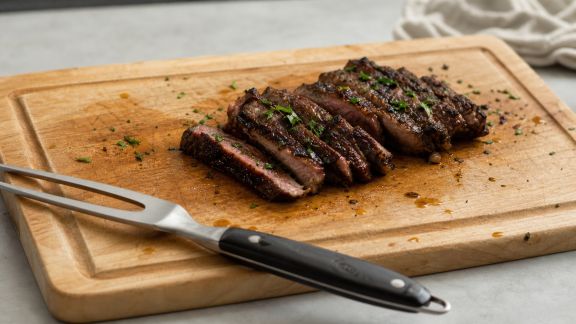 Planche à découper : comment l’adapter à l’usage barbecue ou plancha