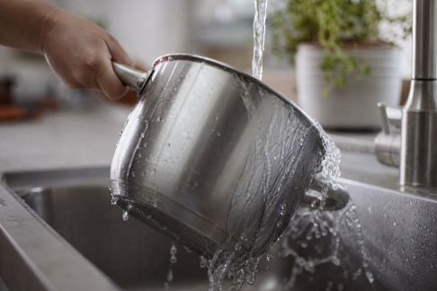 Pourquoi le rinçage complet est indispensable après chaque cuisson