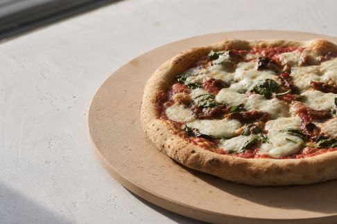 Ce qu’il faut savoir sur les pierres à pizza pour réussir vos cuissons directes