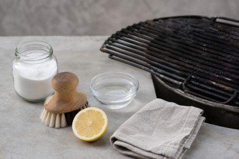 Zoom sur les produits naturels efficaces pour l’entretien du barbecue
